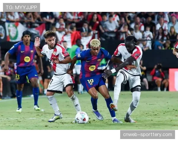 花絮：为庆祝俱乐部成立百年，巴列卡诺球员身穿纪念版球衣出场