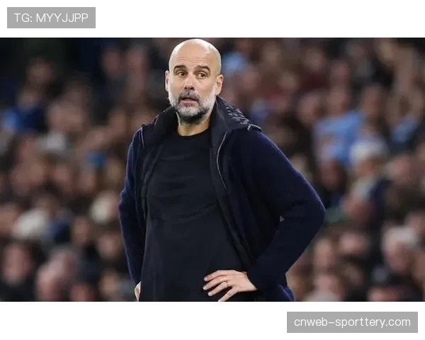 场边趣事：皮球击中边裁，瓜迪奥拉赶忙上前询问情况